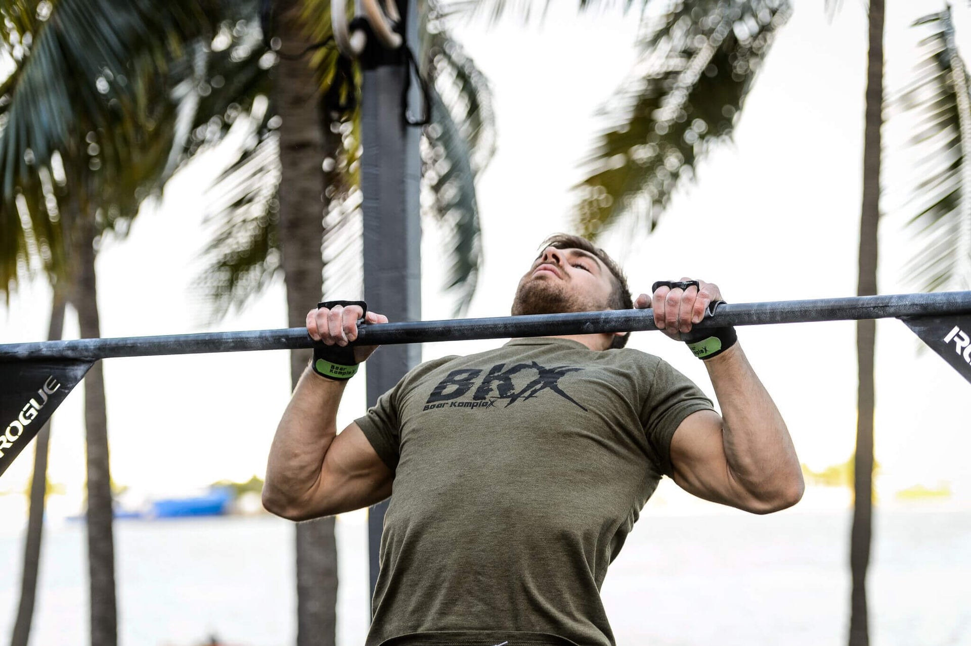 Doing pull ups with Bear KompleX Men's T-Shirt - Military Green BKX