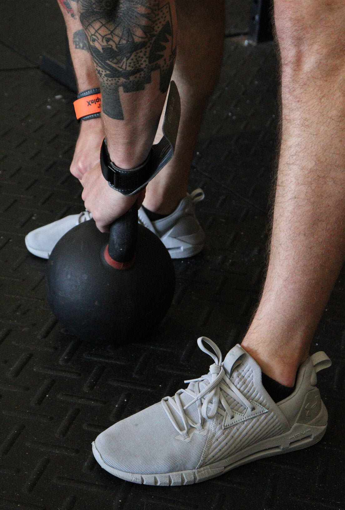 Man lifting kettle bell using Bear KompleX Carbon No Hole Speed Grips